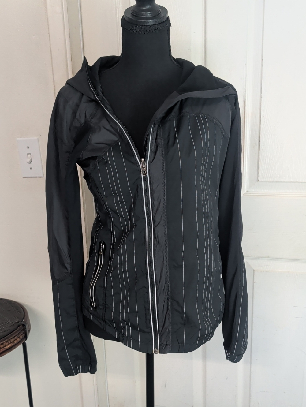 Lululemon Windbreaker / Asymetrical Zipper / Reflective / Black / Women 4